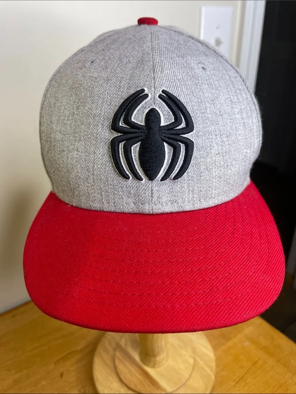 New Era Kids Gray Crown Red Brim Spider Patch Cap